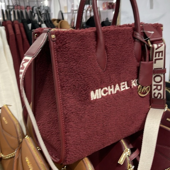 Michael Kors Medium SHEARLING MIRELLA Tote
Shoulder Bag Sherpa 
Oxblood 
NWT - Picture 3 of 16